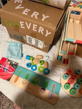 Lovevery the adventurer 16-18 m playkit
